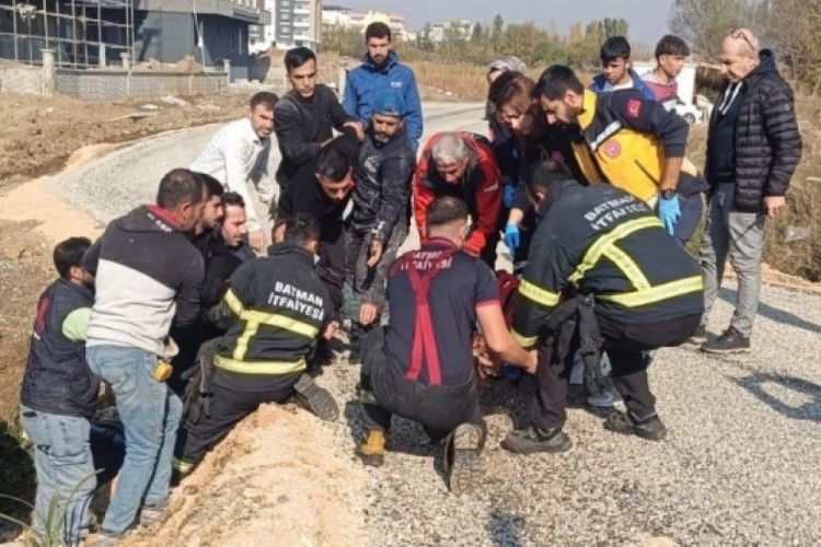 Batman'da otomobil su kanalına d&uuml;şt&uuml;: 1 yaralı