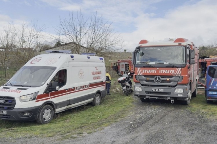 Arnavutk&ouml;y'de baraka yangını: 1 &ouml;l&uuml;