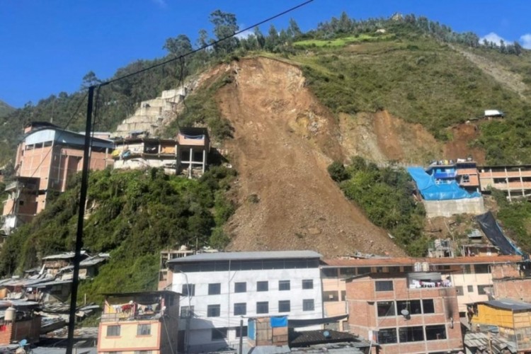 Peru'da heyelan faciası! &Ccedil;ok sayıda &ouml;l&uuml; ve yaralı var...