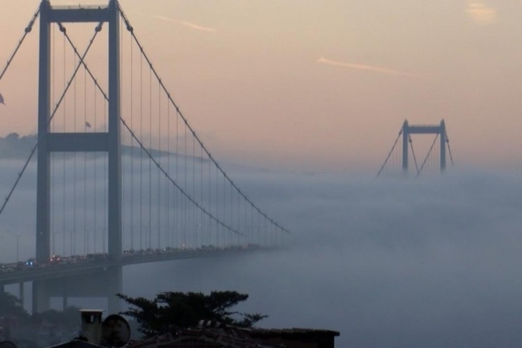 İstanbul Boğazı'nda gemi trafiği askıya alındı