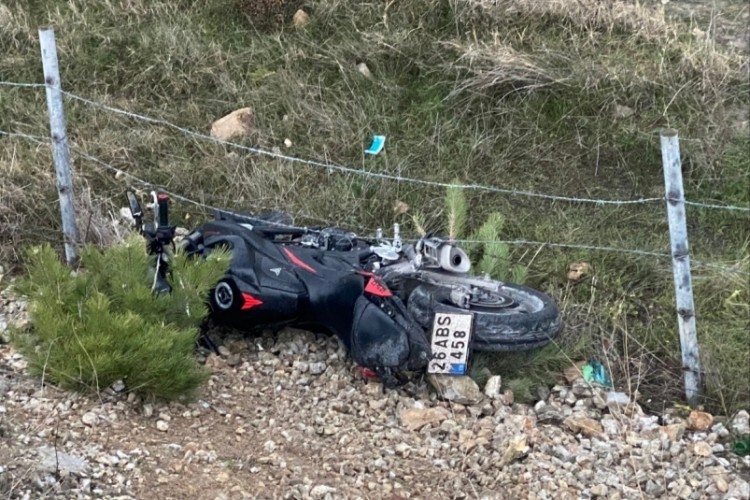 Bilecik'te motosiklet k&ouml;pr&uuml;den u&ccedil;tu!