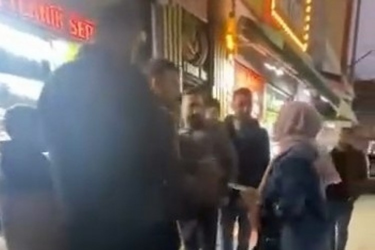 Bursa'da telefoncuda ortalık karıştı, esnaf zor ayırdı...