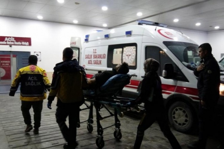 Husumetlilerin silahlı kavgasında kan aktı: &Ccedil;ok sayıda yaralı ve g&ouml;zaltı var