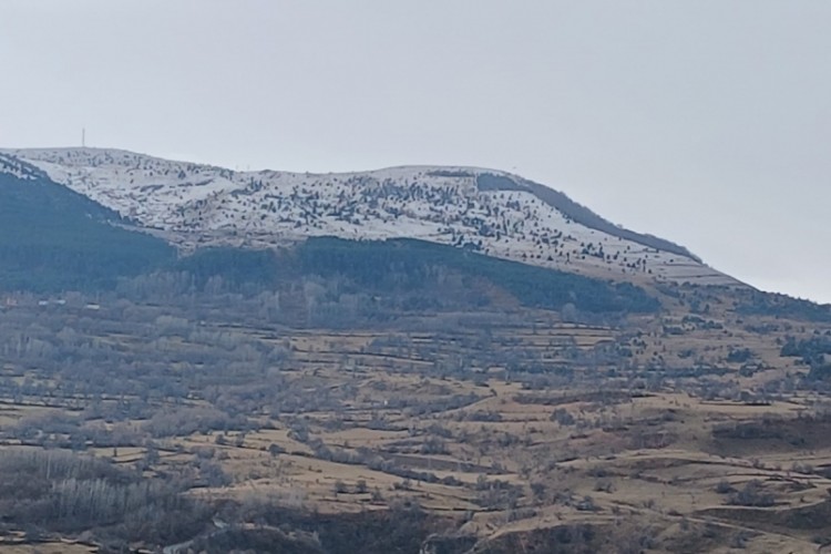 Posof kar yağışı sonrası beyaza b&uuml;r&uuml;nd&uuml;