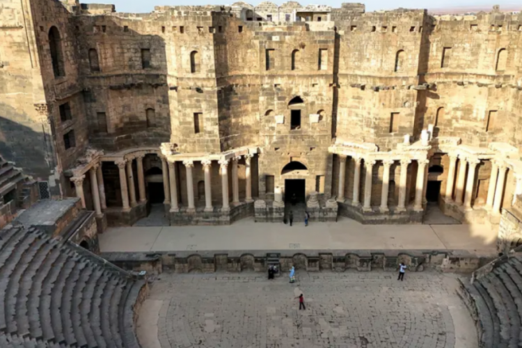 Busra Antik Kenti göz kamaştırıyor