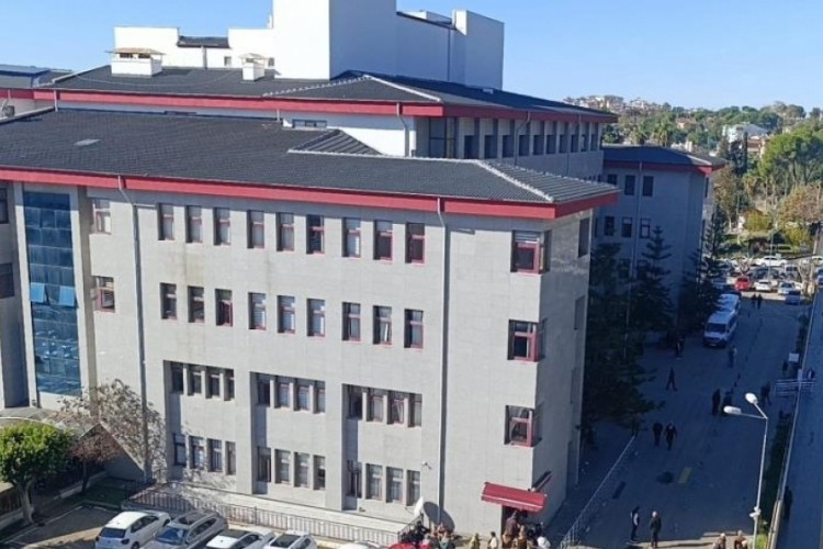 Belediyeye y&ouml;nelik r&uuml;şvet soruşturmasında yargılanma s&uuml;r&uuml;yor