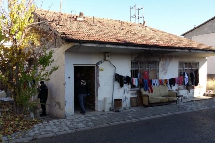 Aniden fenalaşan 2 kardeşten biri hayatını kaybetti