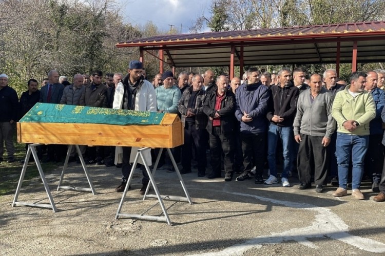 Anaokulu &ouml;n&uuml;nde kamyonetin ezdiği minik Sarp toprağa verildi