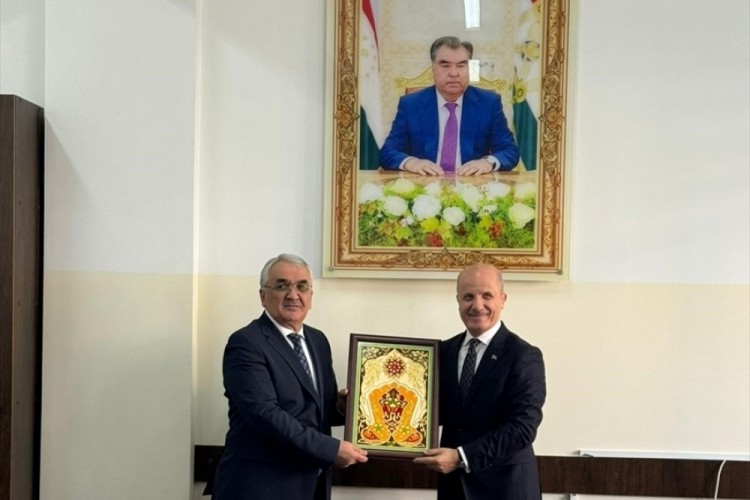 Y&Ouml;K Başkanı Erol &Ouml;zvar, Tacikistan Milli &Uuml;niversitesi'ni ziyaret etti