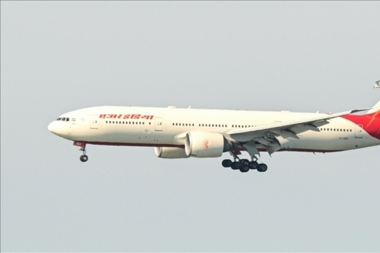 Hindistan'da sertifikasız u&ccedil;uş yapan Air India hakkında soruşturma başlatıldı