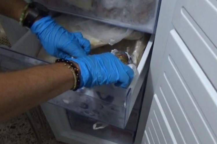 Derin dondurucuda poşete sarılı bulundu!