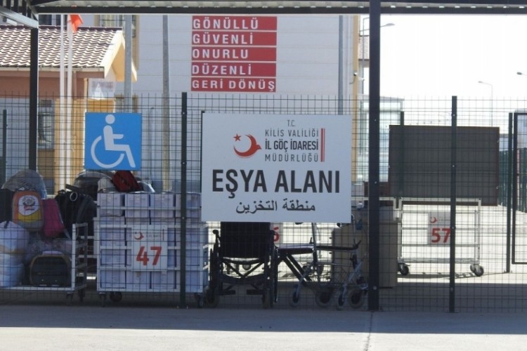 Kilis'te Suriyelilerin &uuml;lkelerine geri d&ouml;n&uuml;ş&uuml; s&uuml;r&uuml;yor