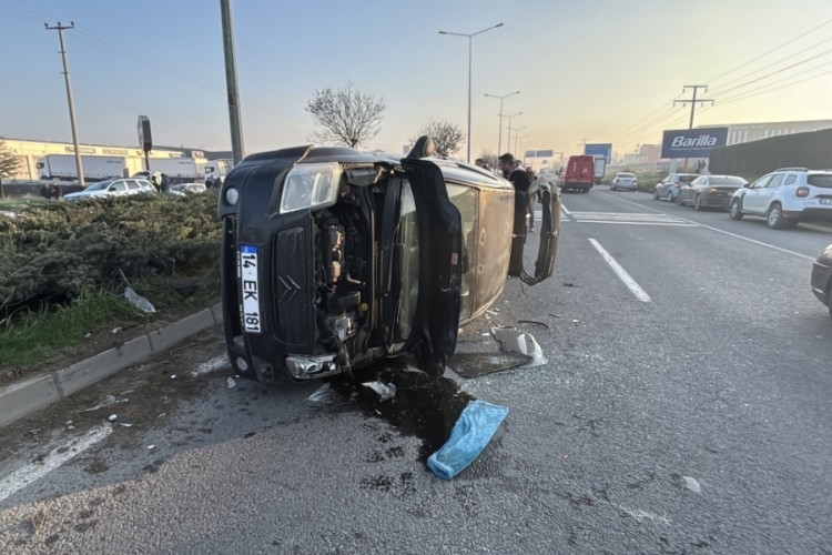 Bolu'da kontrolden &ccedil;ıkan otomobil devrildi: 1 yaralı