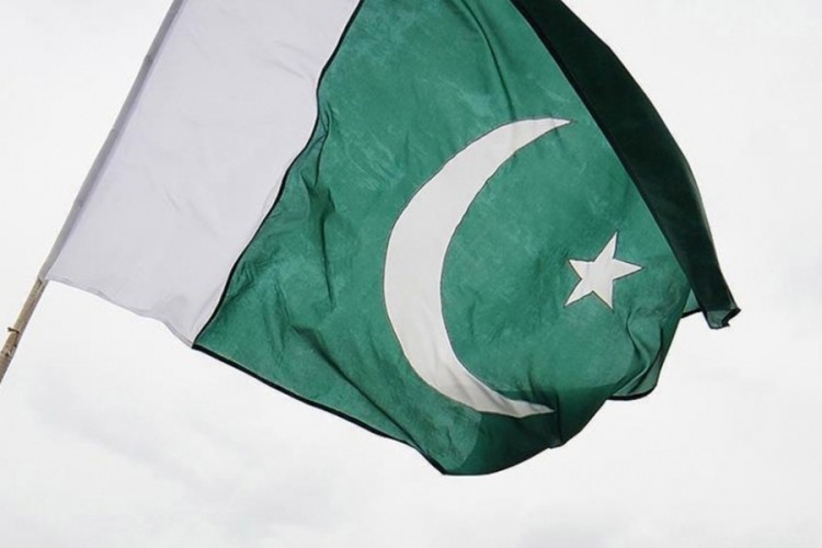 Pakistan'da bombalı saldırı: 3 polis hayatını kaybetti