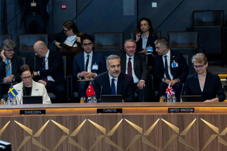 Bakan Hakan Fidan NATO Karargahı'nda: Dışişleri Bakanları Toplantısı'nda g&uuml;ndem Rusya ve Ukrayna