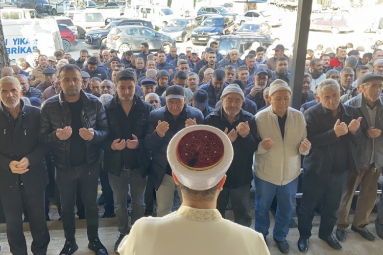 Umre i&ccedil;in gittiği kutsal topraklarda hayatını kaybetti: Gıyabi cenaze namazı kılındı