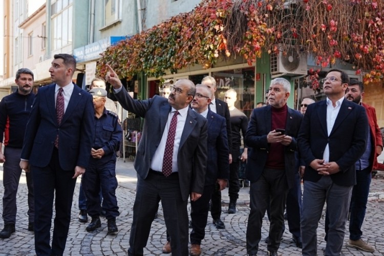 Sındırgı'da depremin yaraları sarılıyor