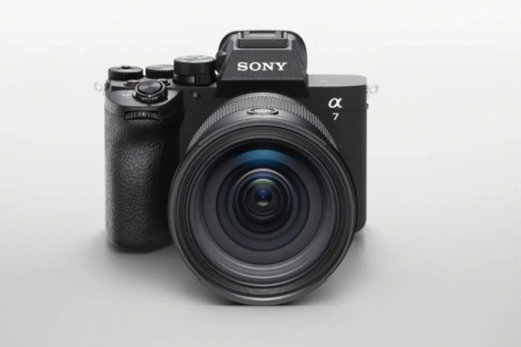 Sony'den tam kare aynasız fotoğraf makinesi: Alpha 7 V
