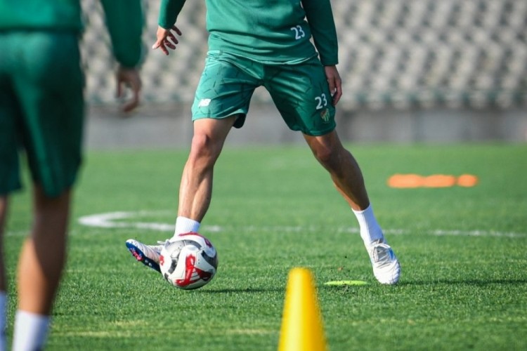 Bursaspor bugün sentetik sahada çalıştı!