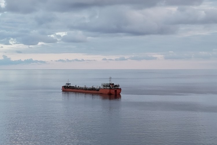 Karadeniz'de saldırıya uğrayan 'MIDVOLGA-2' isimli gemi i&ccedil;in, uzman ekipler bekleniyor