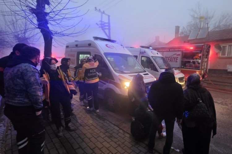 Evde &ccedil;ıkan yangında 85 yaşındaki kadın hayatını kaybetti