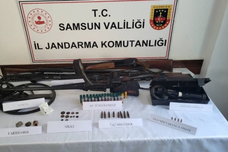 Jandarmadan silah ve tarihi eser operasyonu: 4 g&ouml;zaltı