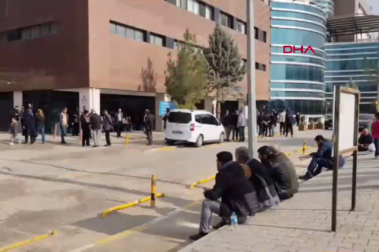 Mardin'de otomobil, TIR'a arkadan &ccedil;arptı: 1 &ouml;l&uuml;, 2 yaralı
