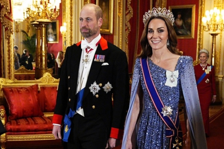 Prenses Kate Middleton 2 bin 600 elmaslı taçla ziyafete...