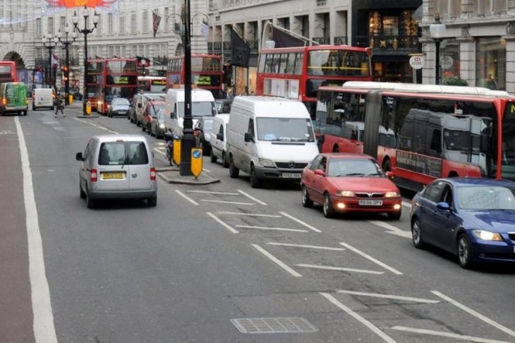 Londra'da yoğun trafik bölgelerinin kullanımına zam