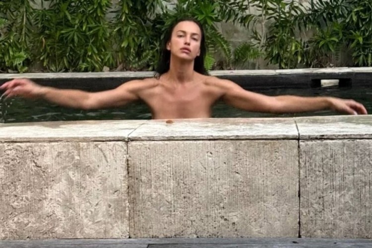 Manken Irina Shayk son pozlarıyla büyüledi