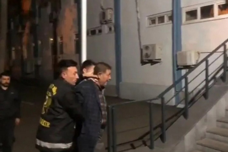 5 &ccedil;ocuğunun annesini katleden sanık, daha &ouml;nce de eşini ve bir kişiyi &ouml;ld&uuml;rm&uuml;ş