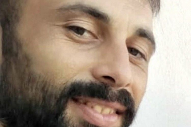 Devrilen silindirin altında kalan operat&ouml;r &ouml;ld&uuml;