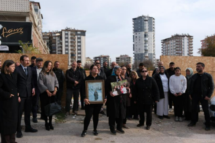 49 kişinin yakınları tahliyeye tepki g&ouml;sterdi