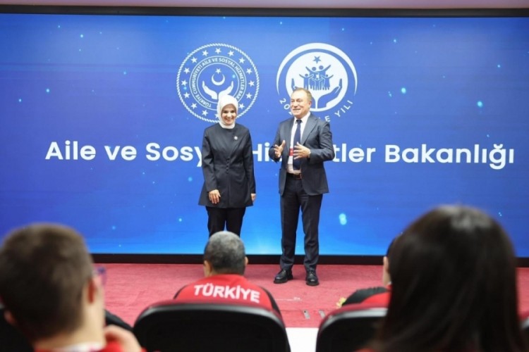 Bakan G&ouml;ktaş engelli sporcularla bir araya geldi