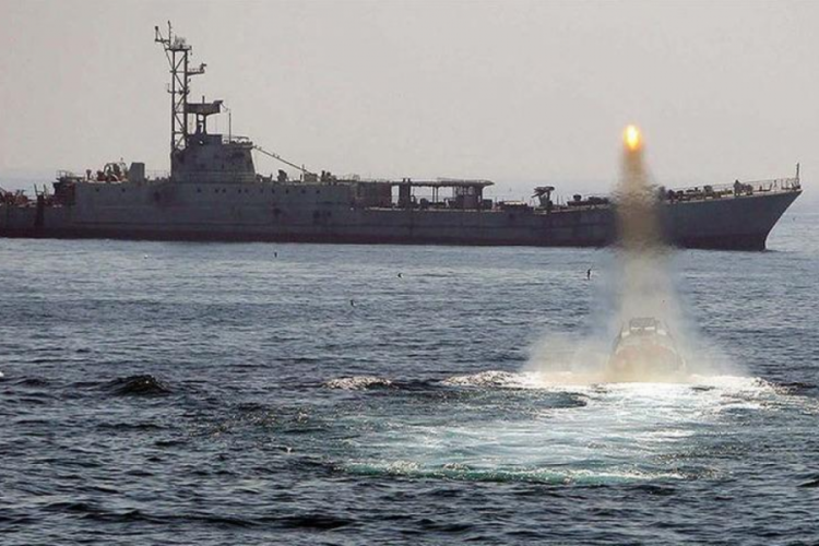 Basra Körfezi'nde gerilim tırmanıyor! ABD gemilerine uy...