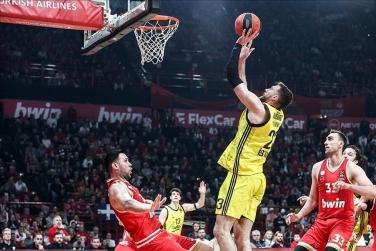 Olympiakos - Fenerbahçe Beko maçı ertelendi