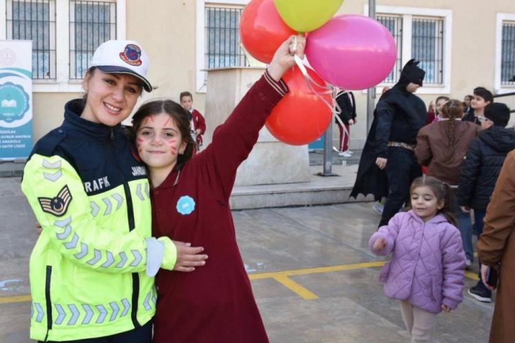 Bursa Jandarma'dan öğrencilere anlamlı ziyaret! "Engel ...