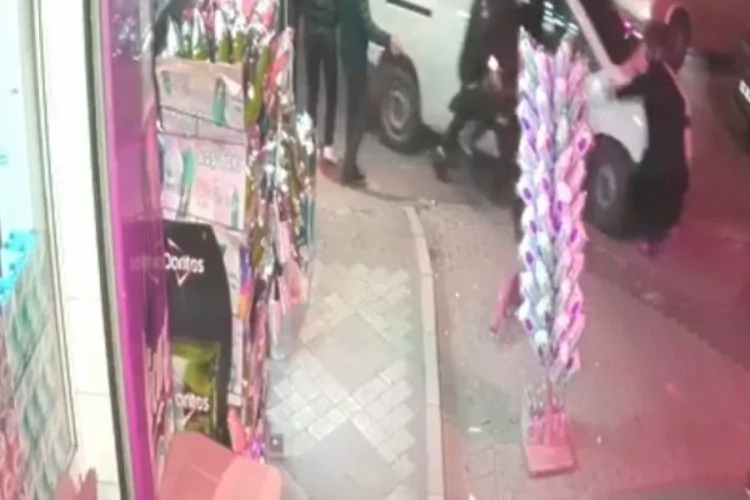 'Dur' ihtarına uymadı, yayayı feci şekilde ezdi! O anlar kamerada...