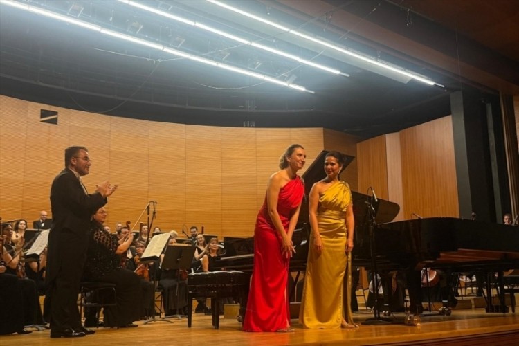 BBDSO, piyano ikilisi Selin Şekeranber ve Yudum Çetiner...