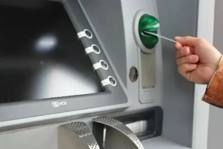 ATM kartınızı yuttuğunda sakın bu hamleyi yapmayın