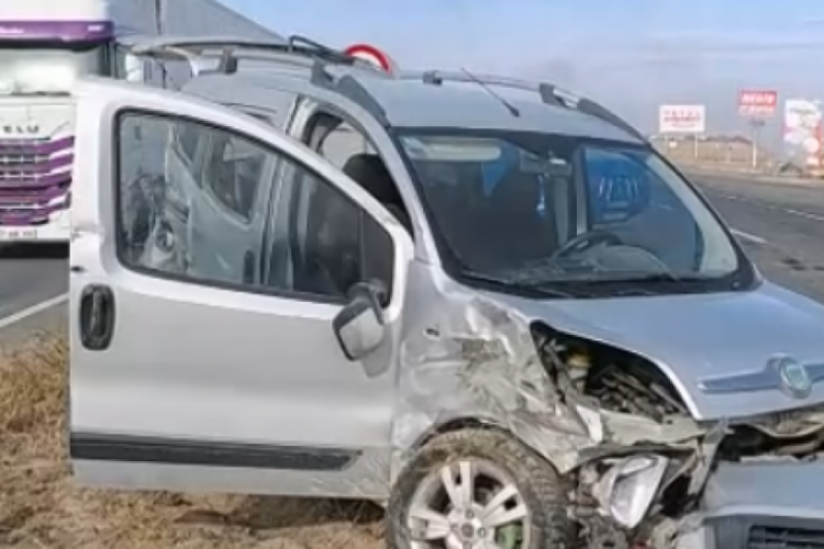 Hastaneden d&ouml;nen karı koca kaza yapıp hastanelik oldu