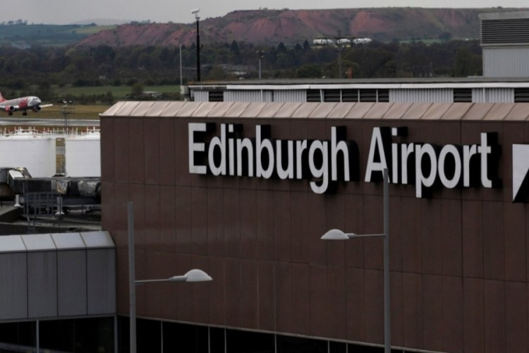 Edinburgh Havalimanı'nda u&ccedil;uşlar askıya alındı