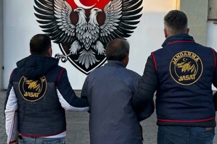 Kasten adam &ouml;ld&uuml;rme su&ccedil;undan aranan zanlı yakalandı