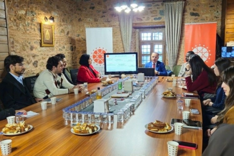 Cumhurbaşkanlığı İletişim Başkanlığı Bursa B&ouml;lge M&uuml;d&uuml;r&uuml; G&ouml;lbaşı, uluslararası &ouml;ğrencilerle bir araya geldi