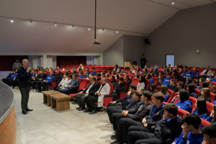 Bursa İneg&ouml;l Belediye Başkanı Taban gen&ccedil;lere kulak veriyor