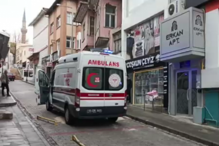 Ailesinin ulaşamadığı &ouml;ğrenciyi polis uyandırdı