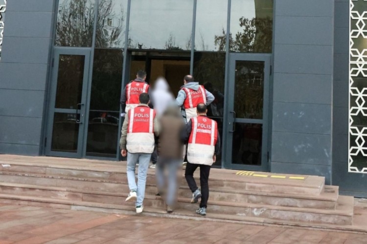 Kuyumcuyu soymaya kalkışan 2 ş&uuml;pheli tutuklandı