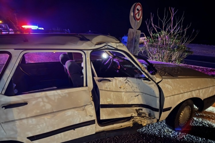 Otomobille &ccedil;arpışan motosikletin s&uuml;r&uuml;c&uuml;s&uuml; ağır yaralandı