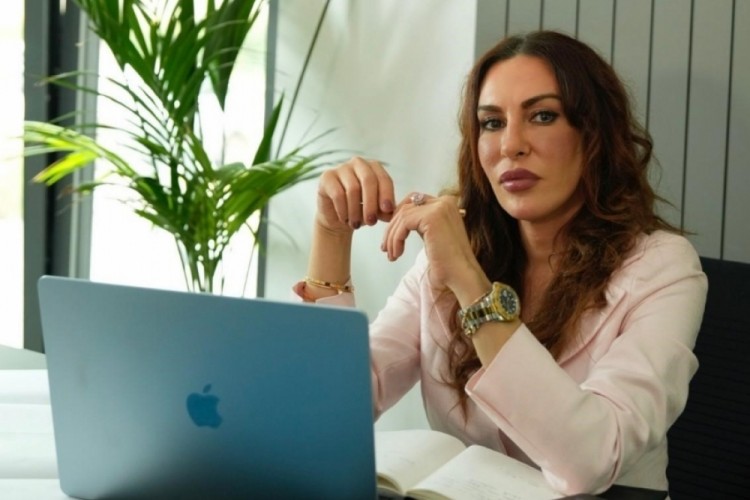 Avrupa'da T&uuml;rk kadın g&uuml;c&uuml; sahaya &ccedil;ıkıyor