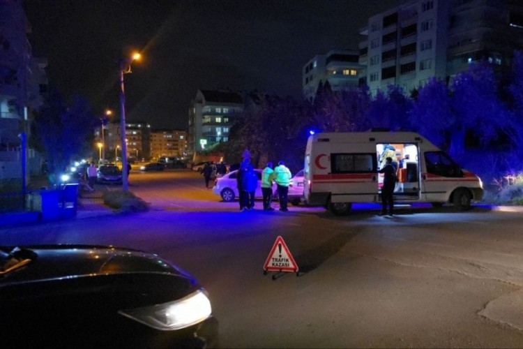 Bursa'da geç saatlerde trafik kazası! 2 yaralı var...